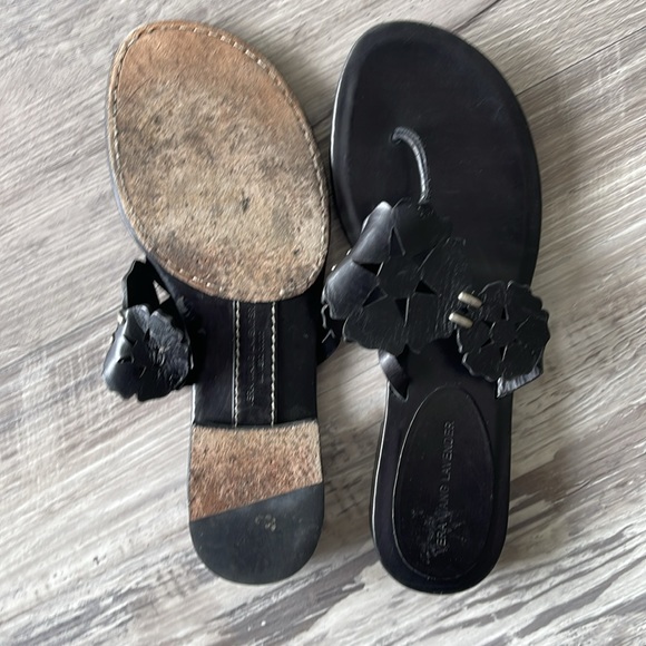 Vera Wang Lavender Label Laser Cut Black Leather Sandals Size 9M - Picture 2 of 5